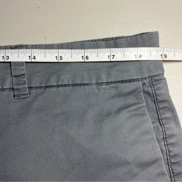 Old Navy Everyday Short, Gray, Size 14 - Picture 7 of 10